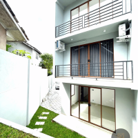 LUXURY BRAND-NEW 3-STOREY RESIDENCE FOR SALE – THALANGAMA, BATTARAMULLA